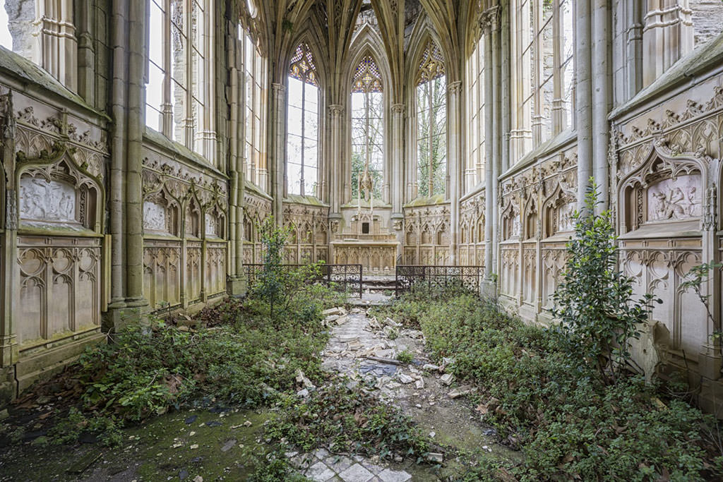 A building which nature takes over again