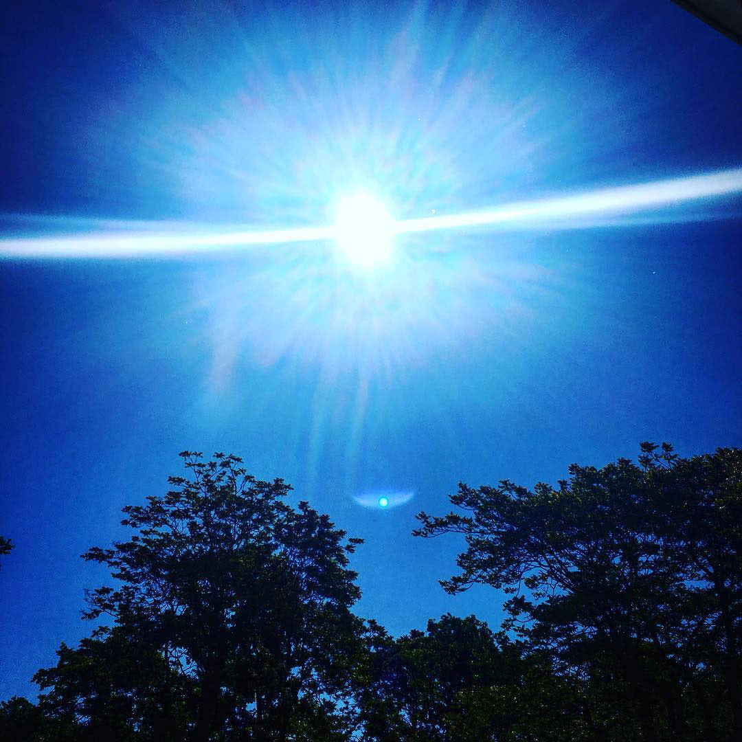photos showing a blue sky and bright sunshine