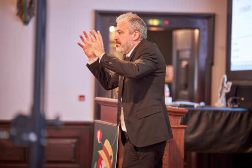 Oliver Reichenstein on stage at SmashingConf